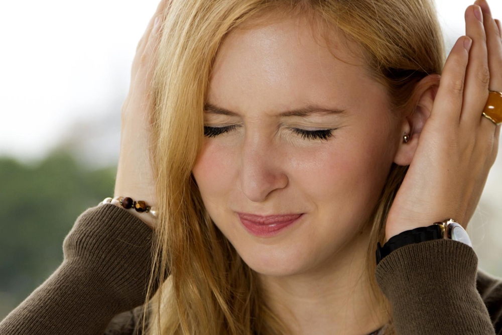 Шум и звон в ушах: причины и лечение
